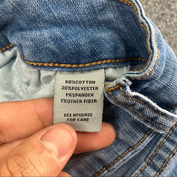 !it Jean skirt size 4 light wash distressed - Picture 8 of 9